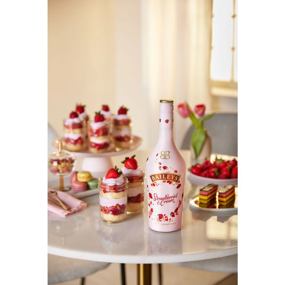 Baileys - Strawberries And Cream Liqueur 70cl Baileys Strawberries And Cream Liqueur 70cl - Image 5